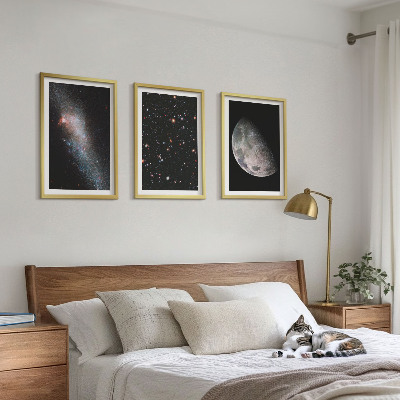 Tavelset ovanför soffa Rymdgalaxer stjärnor månen