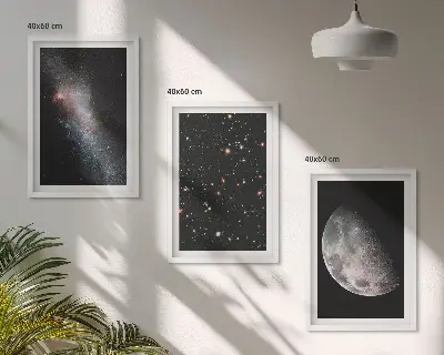 Tavelset med motiv av rymden stjärnor, galaxer och månen för vägg ovanför soffan