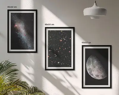 Tavelset med motiv av rymden stjärnor, galaxer och månen för vägg ovanför soffan