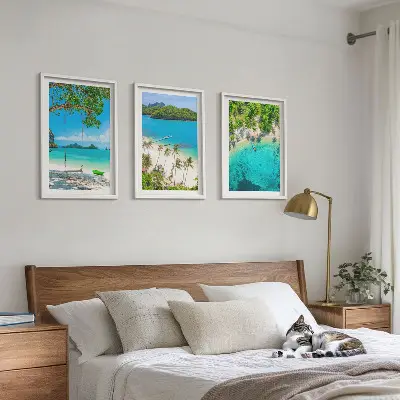 Set med 3 tavlor motiv av stränder, palmer och klart vatten