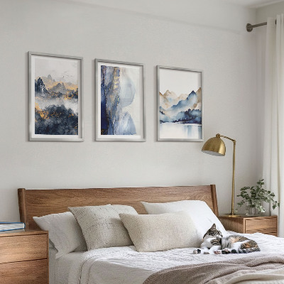 Tavelset ovanför soffa Blå och grå bergslandskap