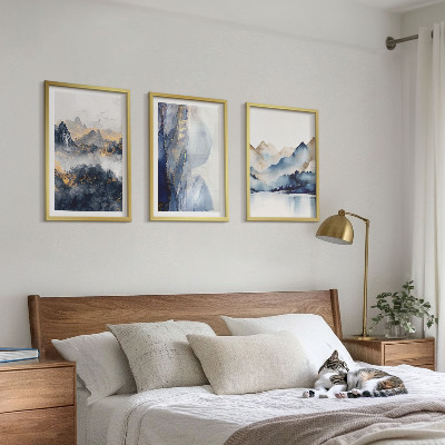Tavelset ovanför soffa Blå och grå bergslandskap