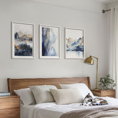 Tavelset ovanför soffa Blå och grå bergslandskap