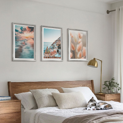 Tavelset ovanför soffa Havssolnedgång hus blommor