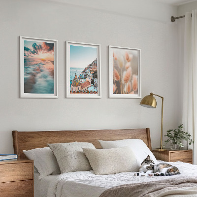 Tavelset ovanför soffa Havssolnedgång hus blommor