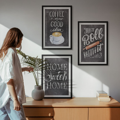 Tavelset ovanför soffa Kaffevals hemvärme
