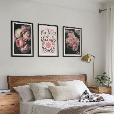 Tavelset ovanför soffa Inskription med drömmar om vintagerosor