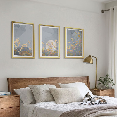 Tavelset ovanför soffa Fåglar som flyger på himlen