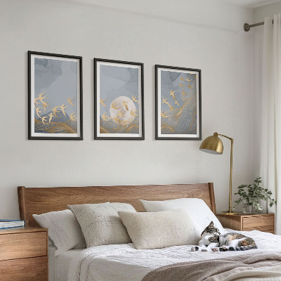 Tavelset ovanför soffa Fåglar som flyger på himlen