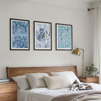 Tavelset ovanför soffa Vinterskog blå blomma vatten