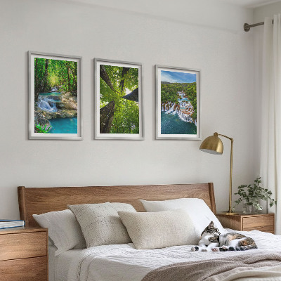 Tavelset ovanför soffa Vattenfall grönt skogsvatten
