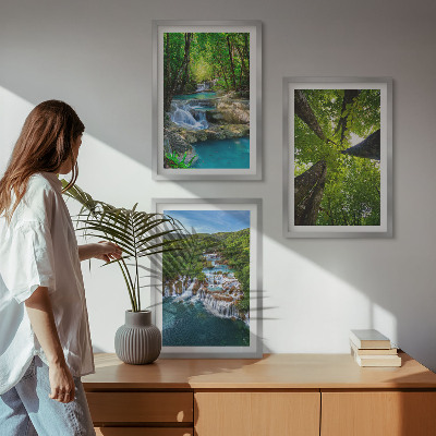 Tavelset ovanför soffa Vattenfall grönt skogsvatten