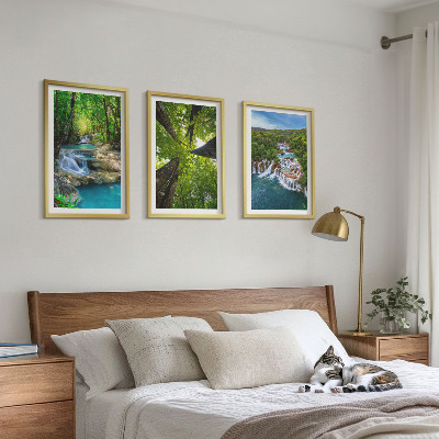 Tavelset ovanför soffa Vattenfall grönt skogsvatten