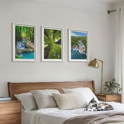 Vattenfall med grönt skogsvatten tavla för vägg ovanför soffa