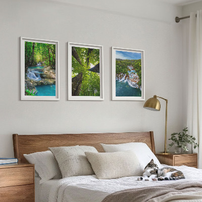 Tavelset ovanför soffa Vattenfall grönt skogsvatten