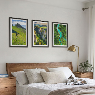 Tavelpaket med ramar Gröna berg flod stenar