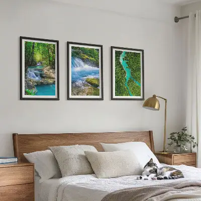 Gröna skogar, kristallklart vatten set om 3 tavlor