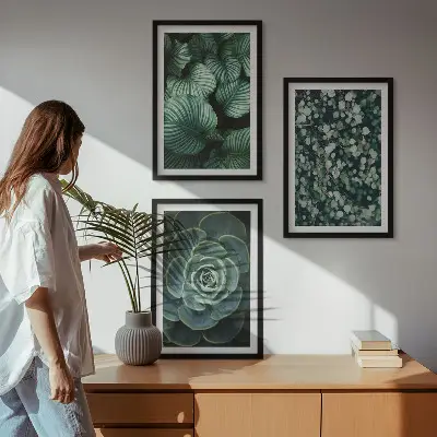 Tavlor ovanför soffa gröna blad i suckulentstil