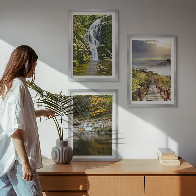 Tavelpaket med ramar Vattenfall berg moln höst