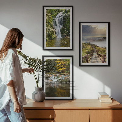 Tavelpaket med ramar Vattenfall berg moln höst
