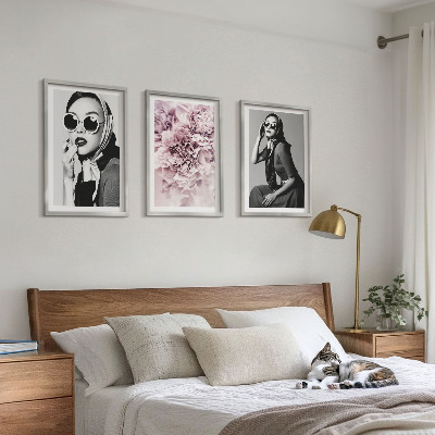 Tavelset ovanför soffa Snygga porträtt av kvinnor med blommor