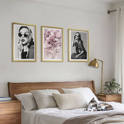 Tavelset ovanför soffa Snygga porträtt av kvinnor med blommor