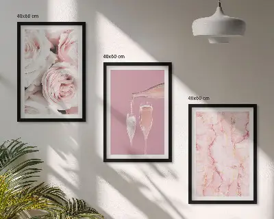 Tavelset med ramar med motiv av champagnefärgade rosor och marmorbakgrund