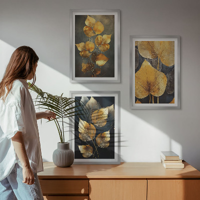 Tavelpaket med ramar Gula blad på en mörk bakgrund