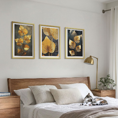 Tavelpaket med ramar Gula blad på en mörk bakgrund