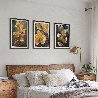 Tavelpaket med ramar Gula blad på en mörk bakgrund