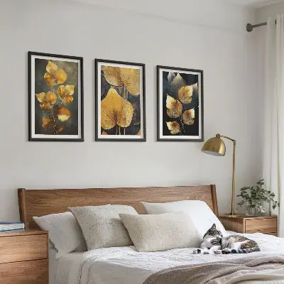 Tavelset med ramar gula blad på mörk bakgrund