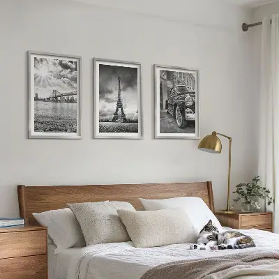 Set om 3 tavlor stadsutsikt med broar och Eiffeltornet