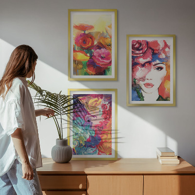 Tavelpaket med ramar Porträtt av en kvinna med intensiva blommor
