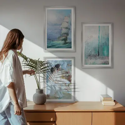 Abstrakt tavla med fartyg och hav tavelset för vägg ovanför soffa