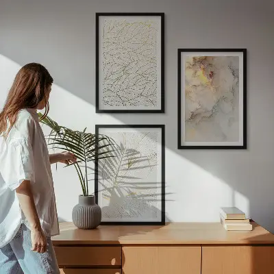 Tavelvägg med ramar lövmönster med abstrakt marmordesign