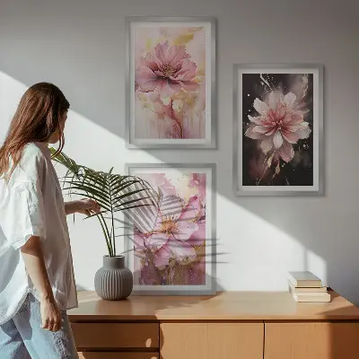 Tavelset med ramar blommiga kompositioner av rosor i vitt