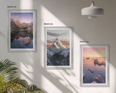 Tavelpaket med ramar Bergslandskap i bakgrunden