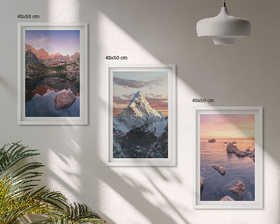 Tavelpaket med ramar Bergslandskap i bakgrunden