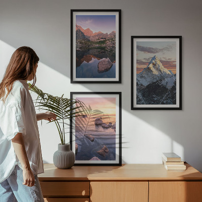Tavelpaket med ramar Bergslandskap i bakgrunden