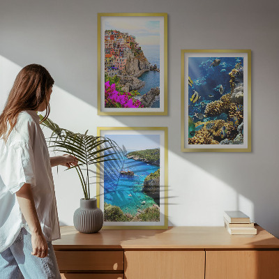 Set om 3 tavlor Havsutsikt, färgglada hus