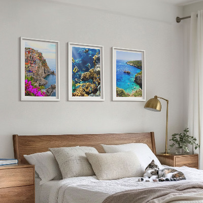 Set om 3 tavlor Havsutsikt, färgglada hus