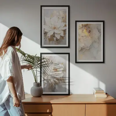 Tavelset med ramar blommor med ljus abstrakt bakgrund