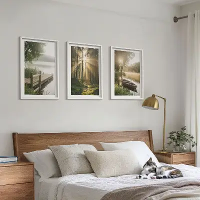 Set med 3 tavlor med motiv av sjö, skog, båt och morgondimma