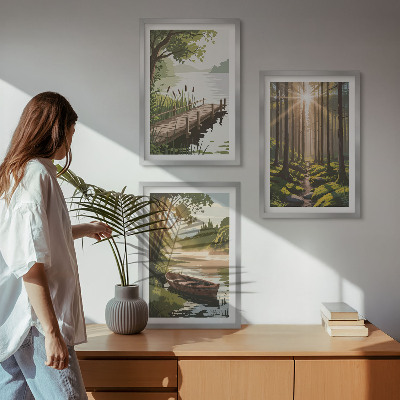 Tavelset ovanför soffa Landskap av skog, sjö, båt