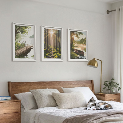 Tavelset ovanför soffa Landskap av skog, sjö, båt