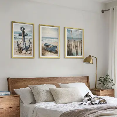 Tavelpaket med ramar med motiv av ankare, båt, åror och strand