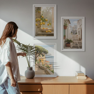 Tavelset ovanför soffa Fönstervy över citrusträd