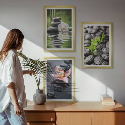 Tavelset ovanför soffa En lugn zenkomposition av blommor och vatten
