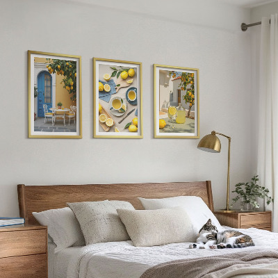 Tavelset ovanför soffa Citroner lemonad blå dörr