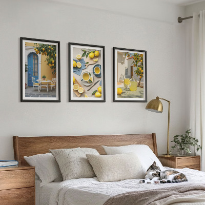 Tavelset ovanför soffa Citroner lemonad blå dörr
